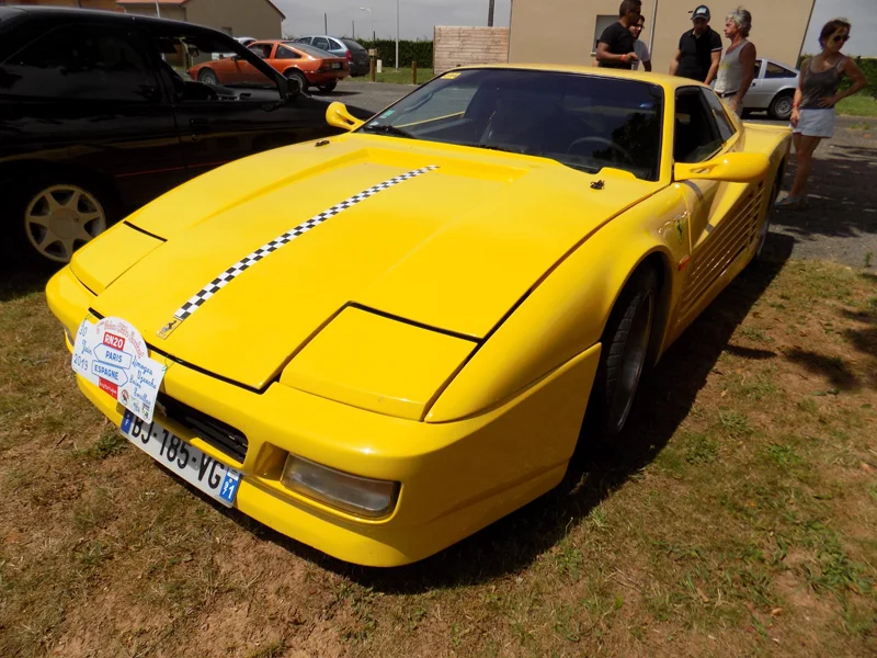 Ferrari jaune