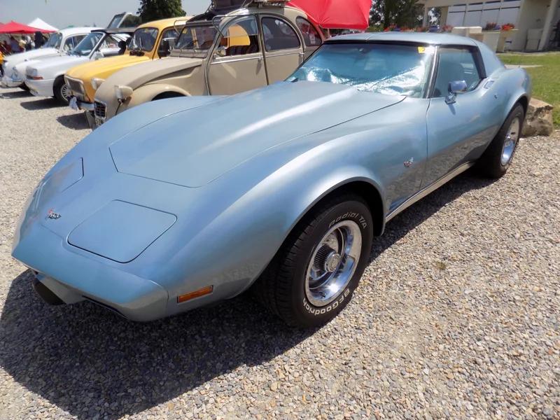 2 CV et marque inconnue