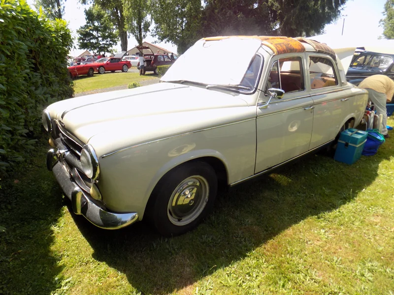 Voiture de marque inconnue