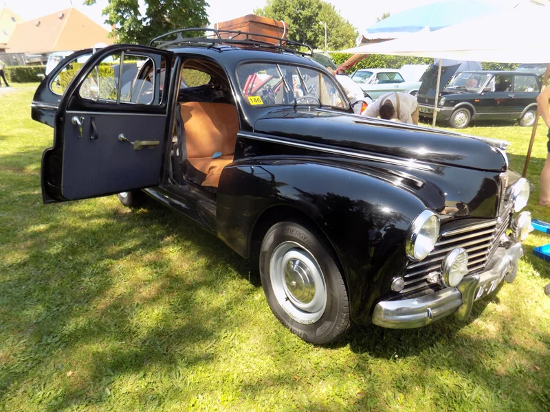 Voiture de marque inconnue