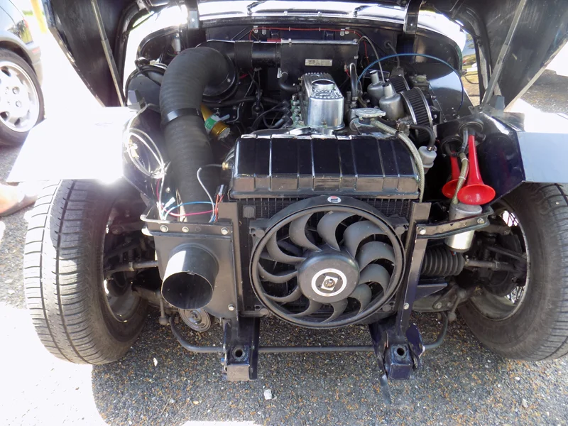 Voiture de marque inconnue - Moteur