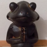 Statue de grenouille zen